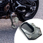🛵 50% RABATT! 🎉 Motorrad-Ständerfuß-Verbreiterung – Mehr Stabilität. Einfache Montage & Rostfester Stahl 🔩📦