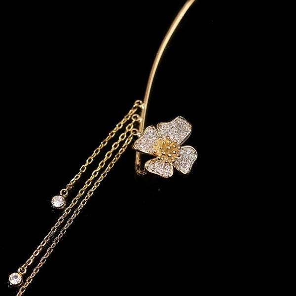 💕Valentinstags Special - 50% Rabatt💕Schlichte Ohrclips mit Schmetterlings- und Blumenmotiv & Quasten – Elegant & bequem. ohne Ohrloch 🌸🦋