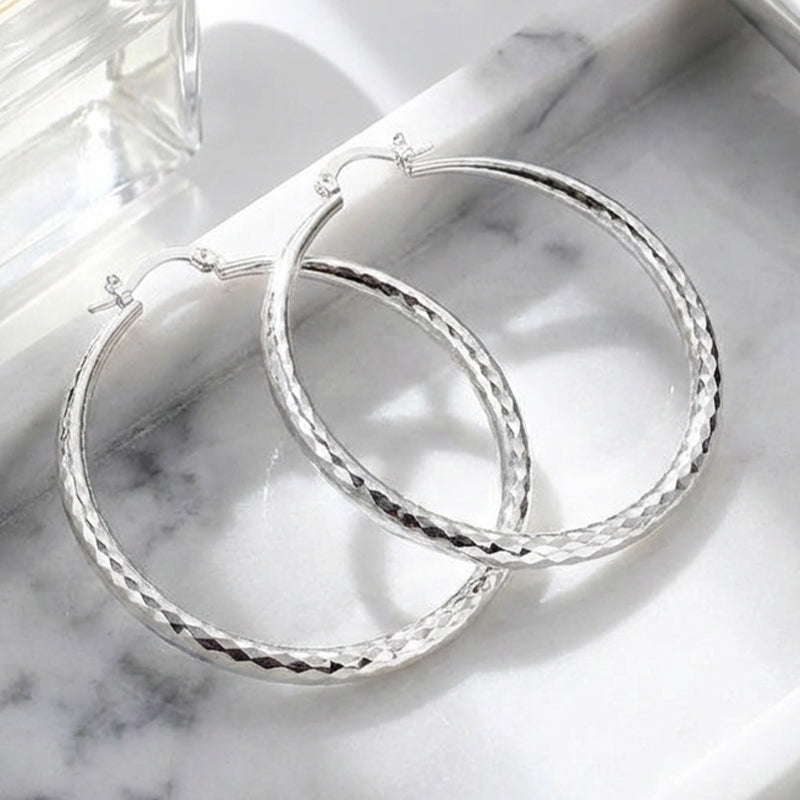 ✨KAUFEN SIE 1. BEKOMMEN SIE 1 GRATIS🔥Diamantgeschliffene Creolen für Damen👑