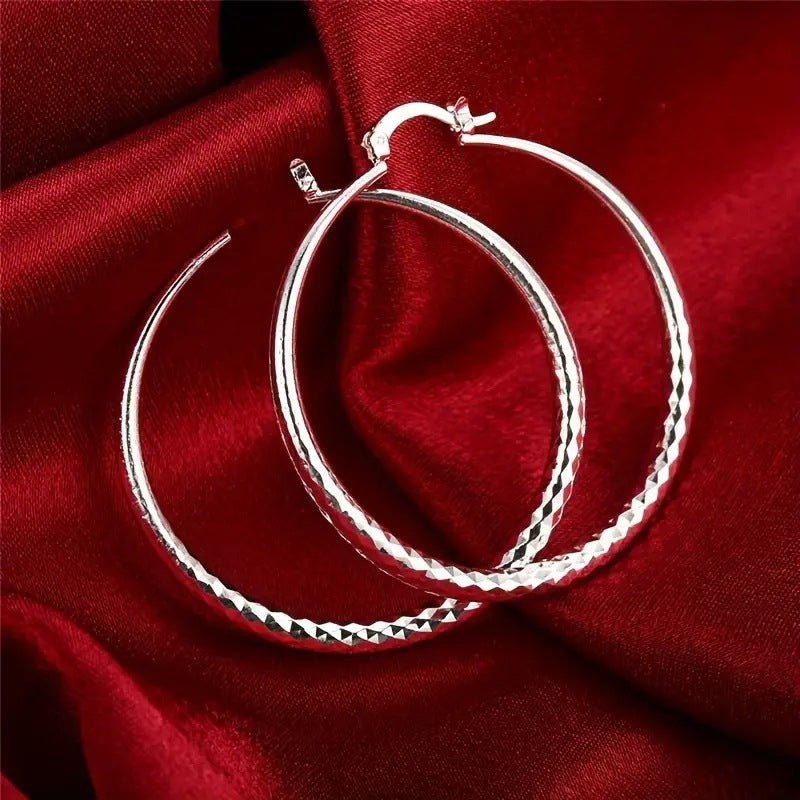 ✨KAUFEN SIE 1. BEKOMMEN SIE 1 GRATIS🔥Diamantgeschliffene Creolen für Damen👑