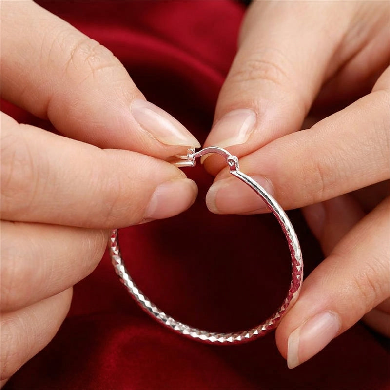 ✨KAUFEN SIE 1. BEKOMMEN SIE 1 GRATIS🔥Diamantgeschliffene Creolen für Damen👑